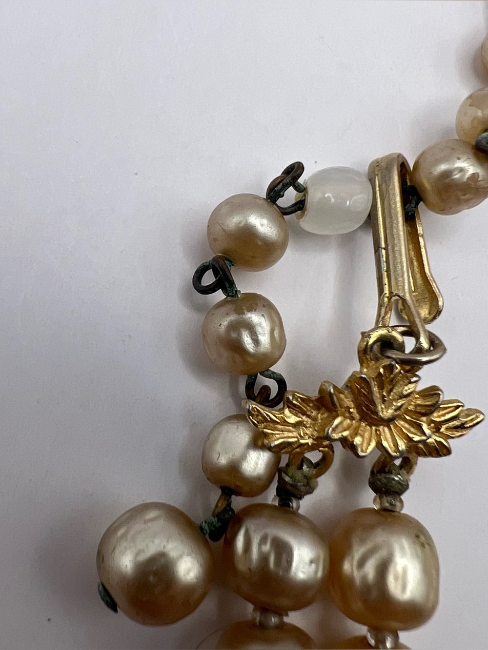 Unsigned Miriam Haskel Faux Pearl Chiker Necklace w/ Filagree Centerpiece - Picture 9 of 12